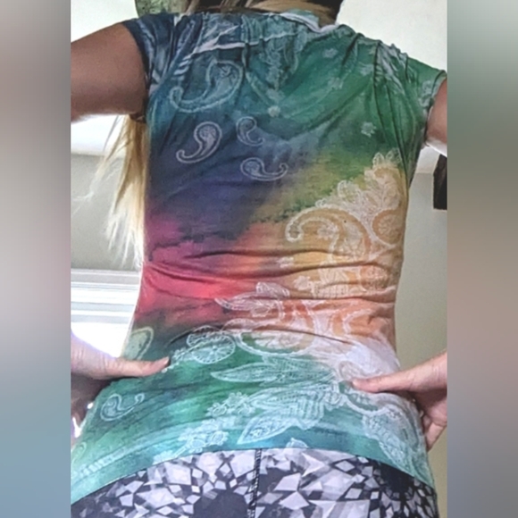 Donating Soon! Belle Du Jour Watercolor and Paisley Print Tee Size Small Vintage - Picture 2 of 7